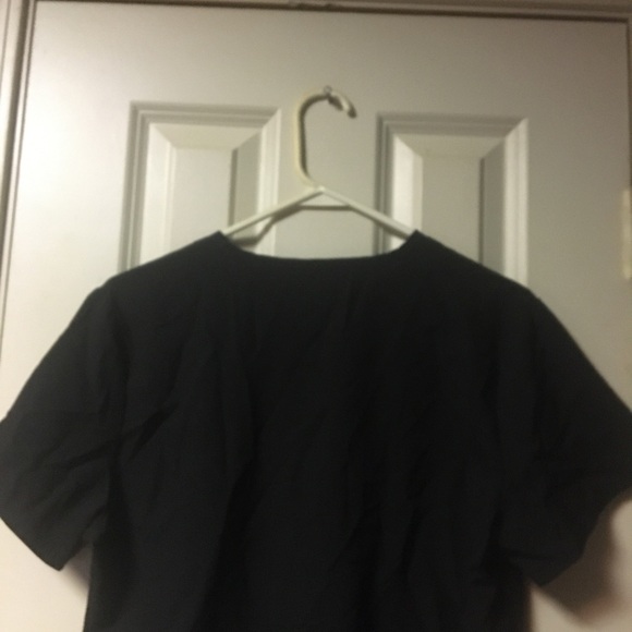 GT Performance 
Women’s 
Black 
Scrub Top 
With Pockets
Medium - Picture 7 of 9
